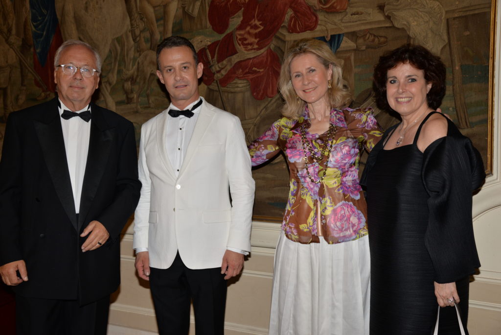 Dr. Michel CHAST – Francis BAILLET – Armelle CEGLEC – Michèle CHAST, sculpteur Dr. Michel CHAST - Francis BAILLET - Armelle CEGLEC - Michèle CHAST, sculpteur