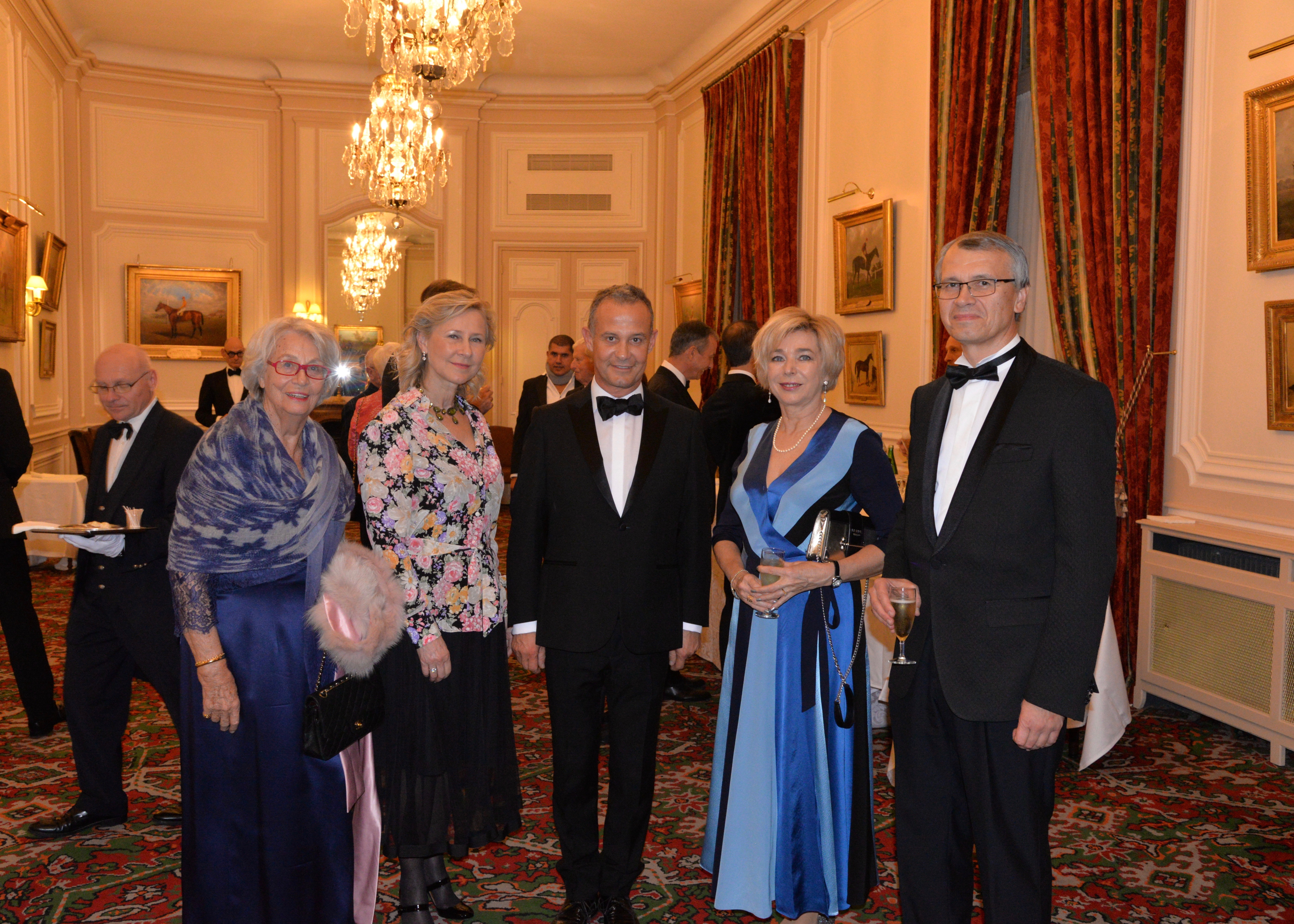 Hélène QUEILLE – Armelle CEGLEC – Francis BAILLET – Leonid KADYCHEV – Directeur du centre culturel et spirituel orthodoxe russe et son épouse Hélène QUEILLE - Armelle CEGLEC - Francis BAILLET - Leonid KADYCHEV – Directeur du centre culturel et spirituel orthodoxe russe et son épouse
