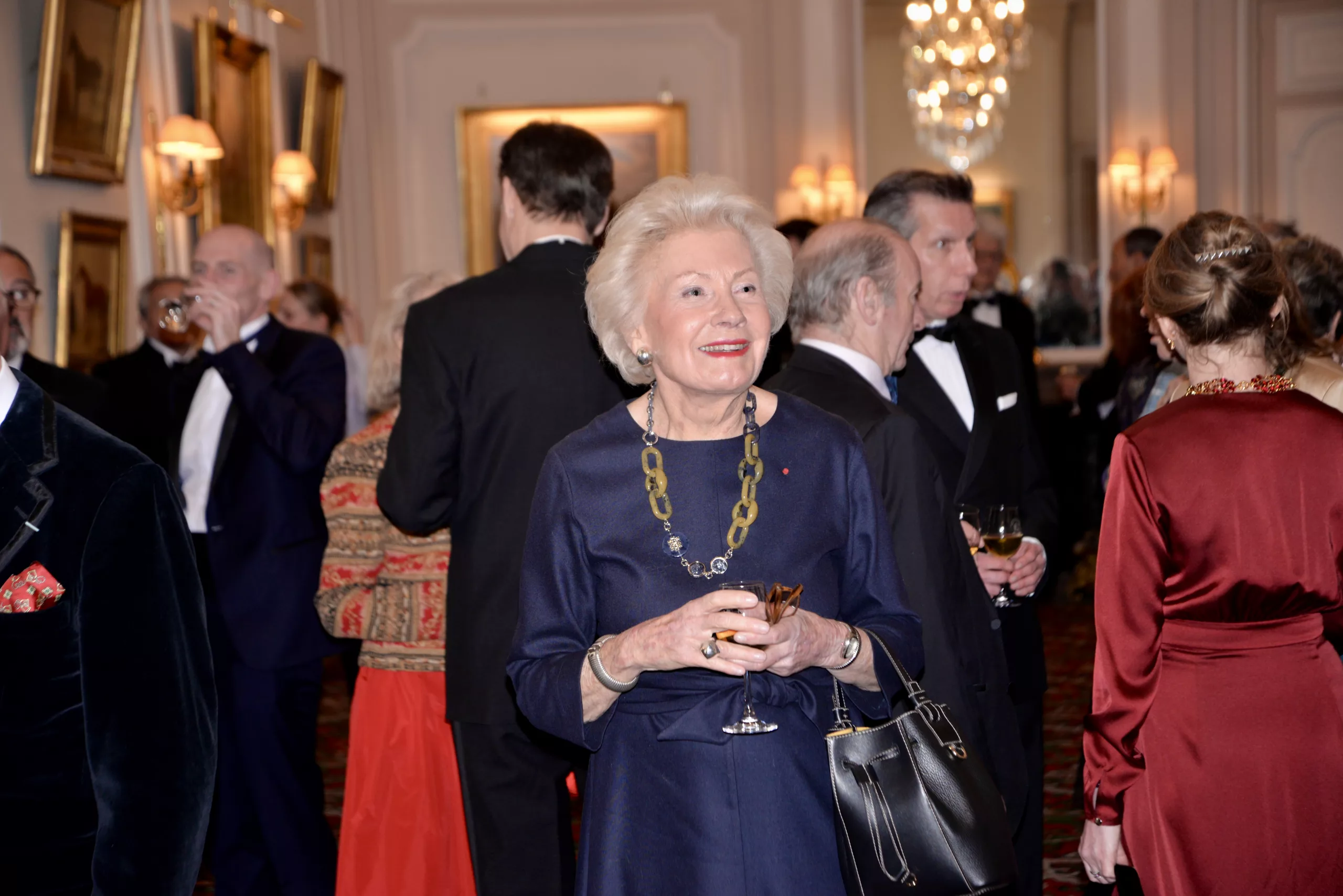 Monique Raymond, Présidente du Comité des dames au Cercle Interallié, Vice-Présidente de France-Italie Monique Raymond, Présidente du Comité des dames au Cercle Interallié, Vice-Présidente de France-Italie