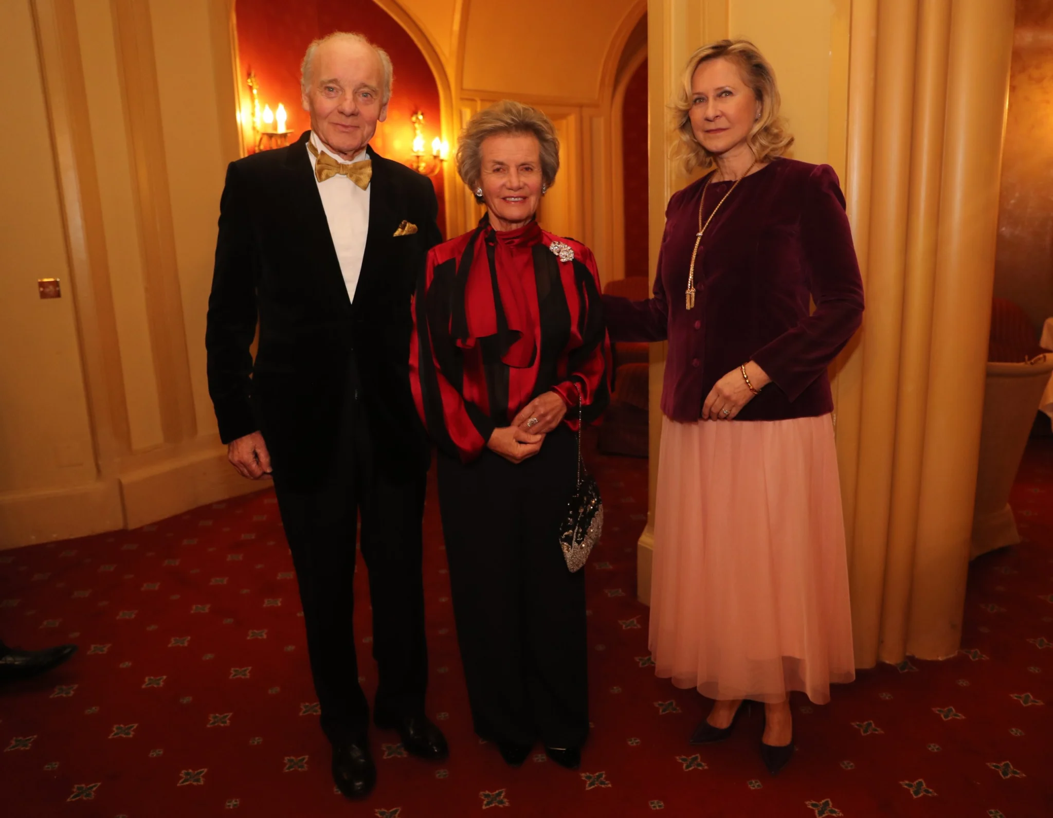 S.A.S. le Prince Constantin MOUROUSY – S.A.S. la Princesse Constantin MOUROUSY – Armelle CEGLEC, déléguée générale du Cercle Montherlant S.A.S. le Prince Constantin MOUROUSY - S.A.S. la Princesse Constantin MOUROUSY - Armelle CEGLEC, déléguée générale du Cercle Montherlant