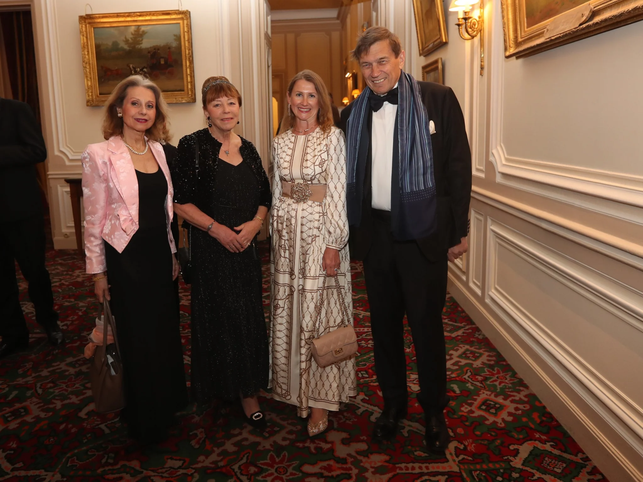 Carole POSTOYAN – La comtesse Nadège LVOFF – Ekatérina BEUCHÉ – Le comte Alexandre ROZANOV Carole POSTOYAN - La comtesse Nadège LVOFF - Ekatérina BEUCHÉ - Le comte Alexandre ROZANOV