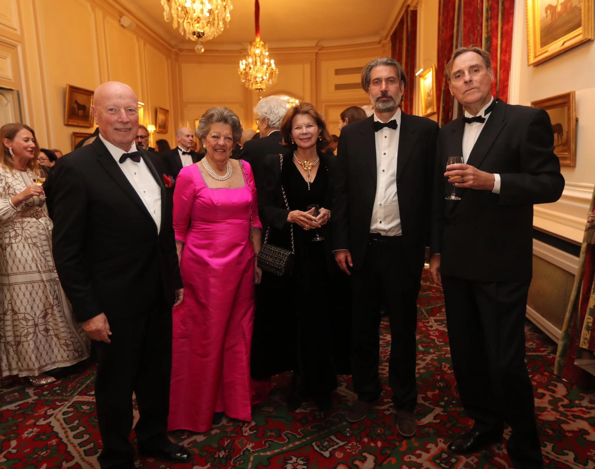 Le Baron François-Xavier de SAMBUCY de SORGUE – S.A.R. la Princesse Chantal de France – Davoud PAHLAVI – Yves BOMATI Le Baron François-Xavier de SAMBUCY de SORGUE - S.A.R. la Princesse Chantal de France - Davoud PAHLAVI - Yves BOMATI