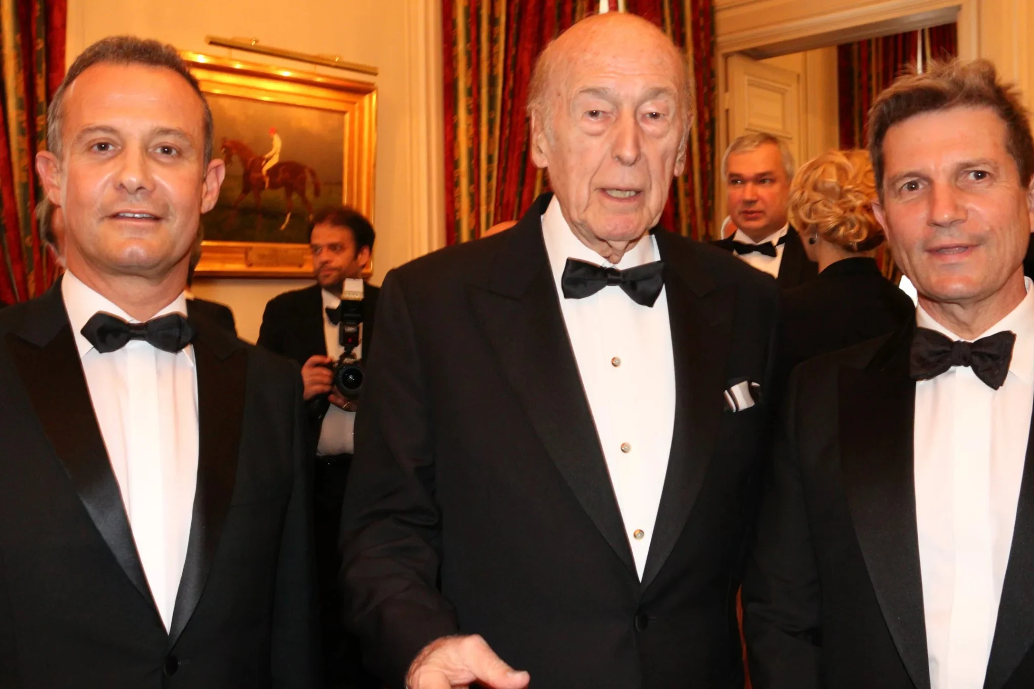 Francis BAILLET, avocat à la Cour - Valéry GISCARD D'ESTAING, ancien président de la République - Louis GAUTIER, secrétaire général de la défense et de la sécurité nationale